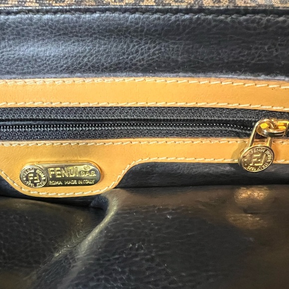 WOMEN'S VINTAGE FENDI BAG - Picture 7 of 10